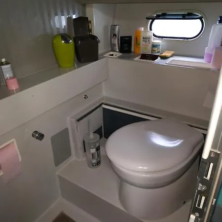 Ferretti 36 ' Bateau A Quai Vieux-port Festival La Croisette Bådhotel Cannes
