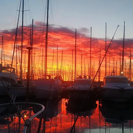 Ferretti 36 ' Bateau A Quai Vieux-port Festival La Croisette Κάννες