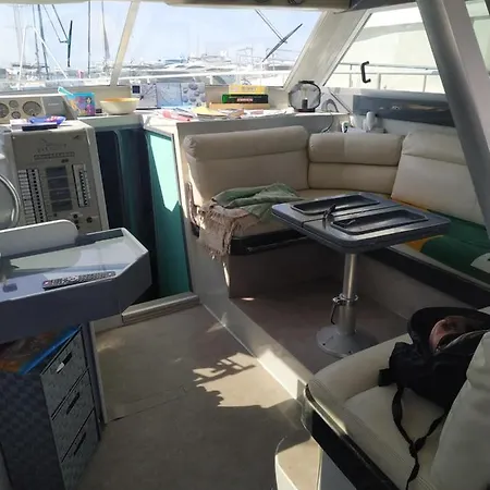 Ferretti 36 ' Bateau A Quai Vieux-port Festival La Croisette Hotel en barco *