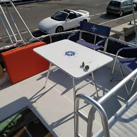 Hotel en barco Ferretti 36 ' Bateau A Quai Vieux-port Festival La Croisette Cannes
