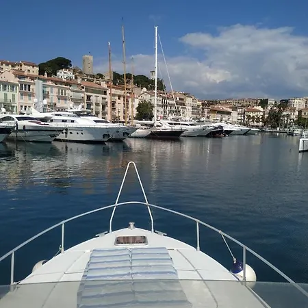 Botel Ferretti 36 ' Bateau A Quai Vieux-port Festival La Croisette Cannes