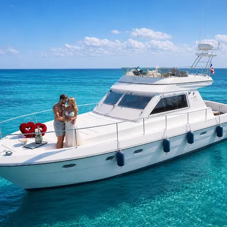 Ferretti 36 ' Bateau A Quai Vieux-port Festival La Croisette 船上ホテル カンヌ