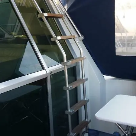 Botel Ferretti 36 ' Bateau A Quai Vieux-port Festival La Croisette *