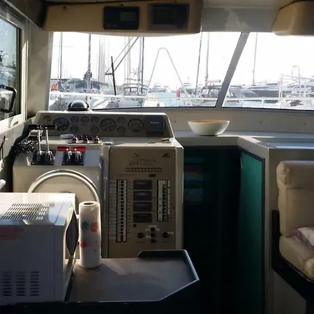 Ferretti 36 ' Bateau A Quai Vieux-port Festival La Croisette *