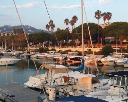 Ferretti 36 ' Bateau A Quai Vieux-port Festival La Croisette Κάννες
